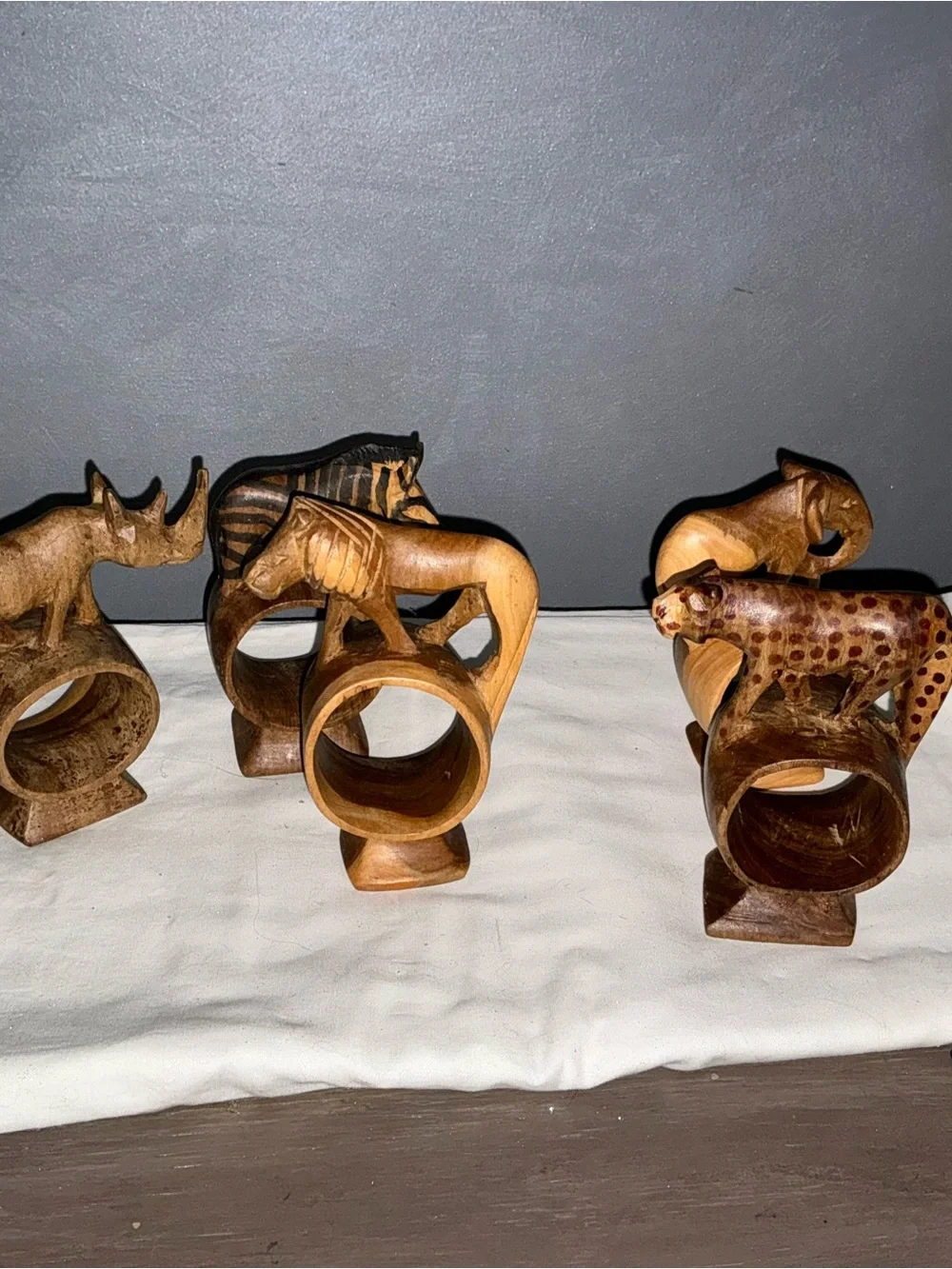 Set 5 African animal carved napkin rings lion elephant rhino